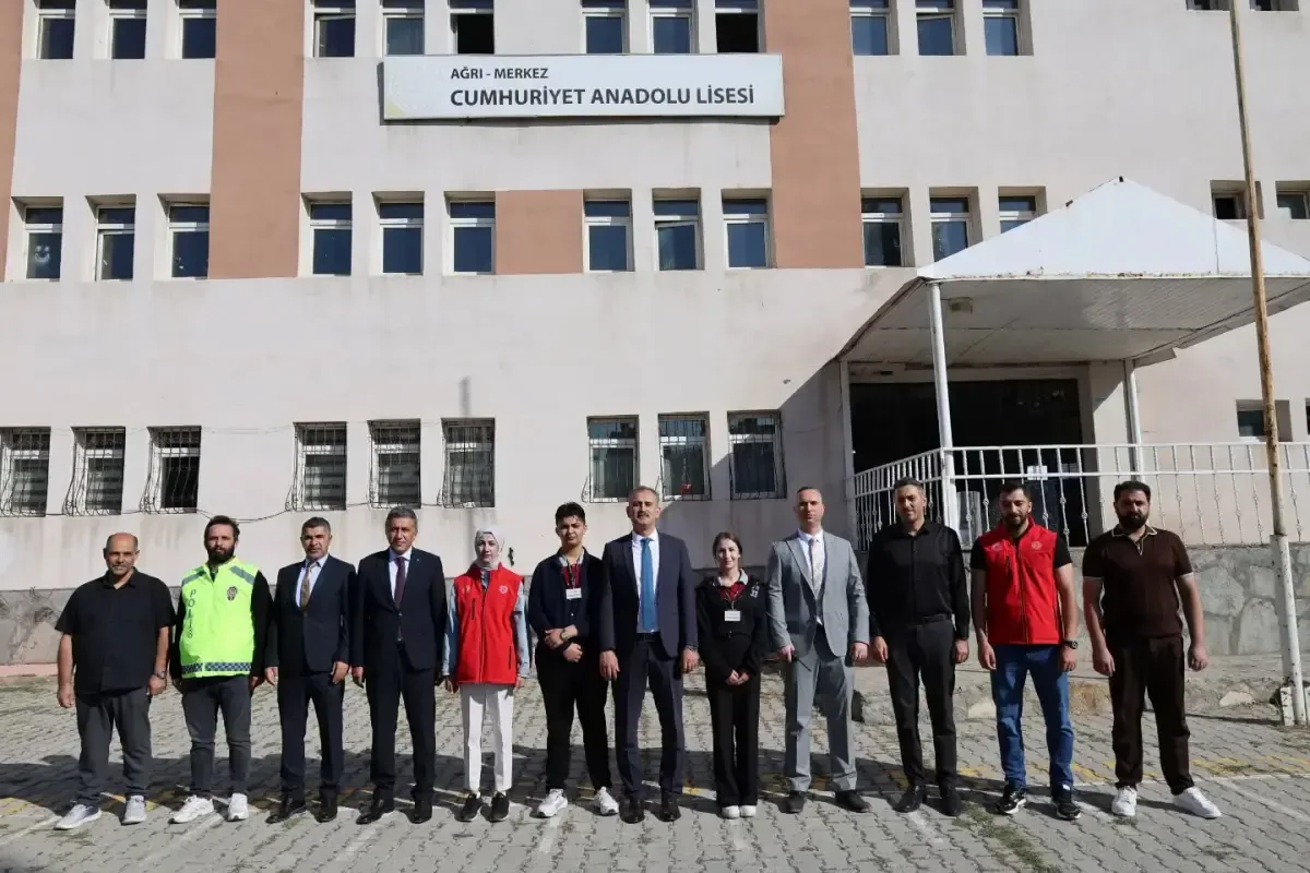 Ağrı Valisi Bozkurt’tan okullarda güvenlik ve temizlik incelemesi