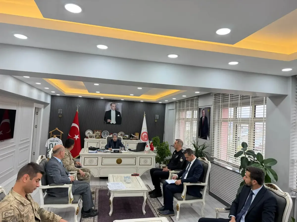 Taşlıçay'da okul güvenlik toplantısı gerçekleştirildi