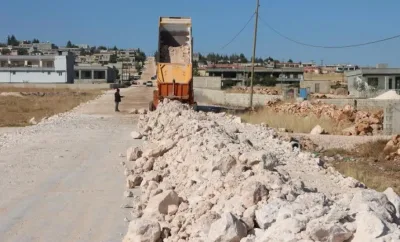 Şanlıurfa’da dört ilçeyi birbirine bağlayan yol sıcak asfaltla yenileniyor